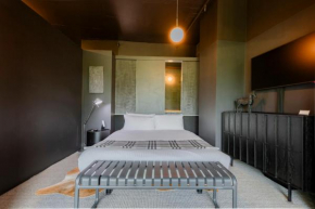Luxury 1 bd Apartment with views of The Shrine